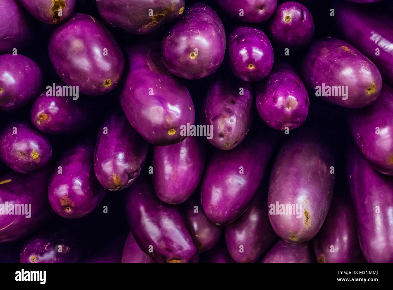 Baby Auberginen Chelsea Market Manhattan New York, New York, USA Stockfoto