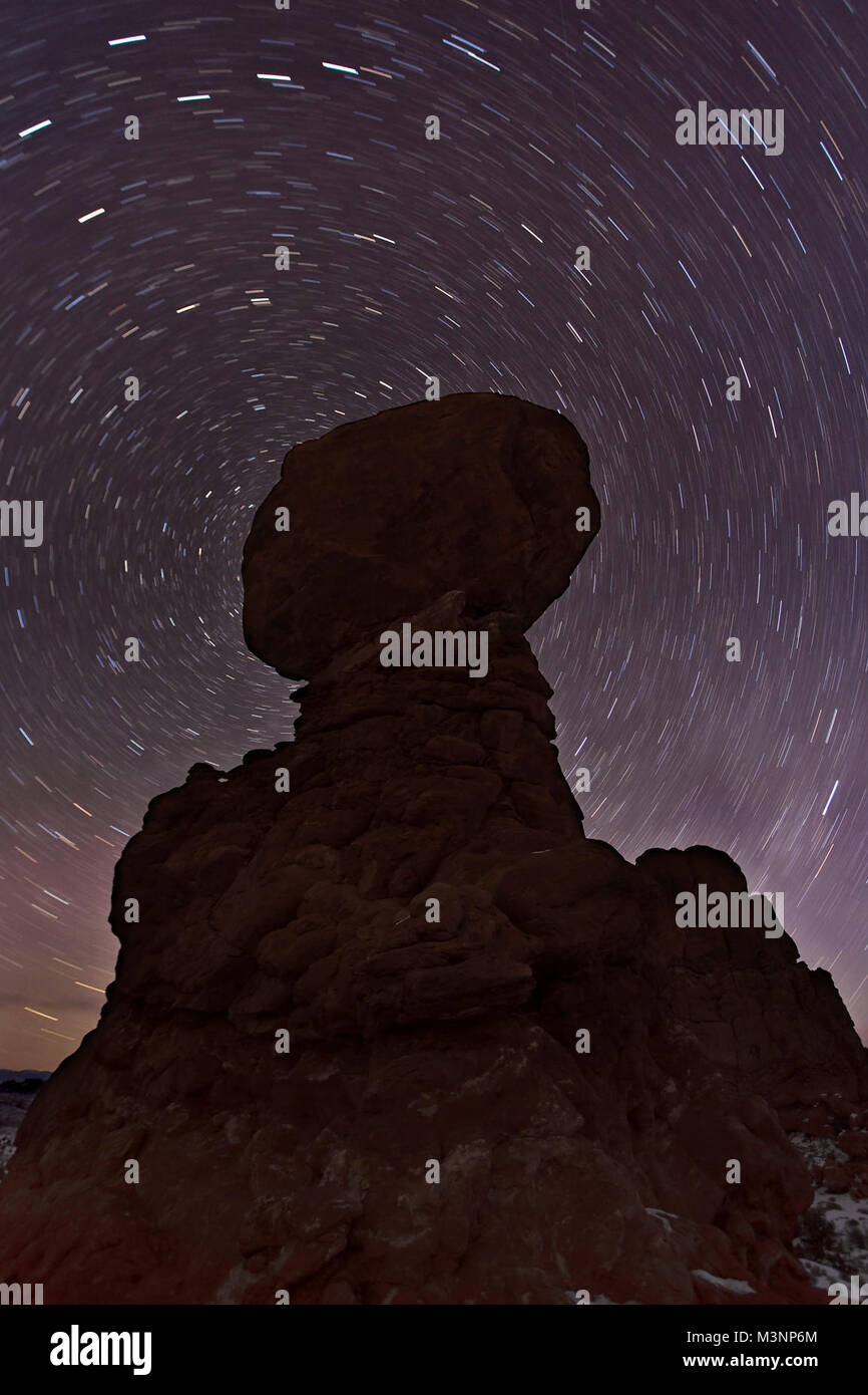 Ausgewogene Rock mit Sternspuren Stockfoto