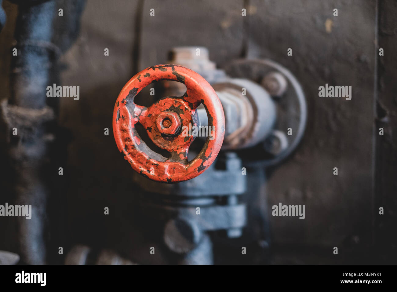 Vintage Ventil rot Griff closeup - alte Technologie Stockfoto