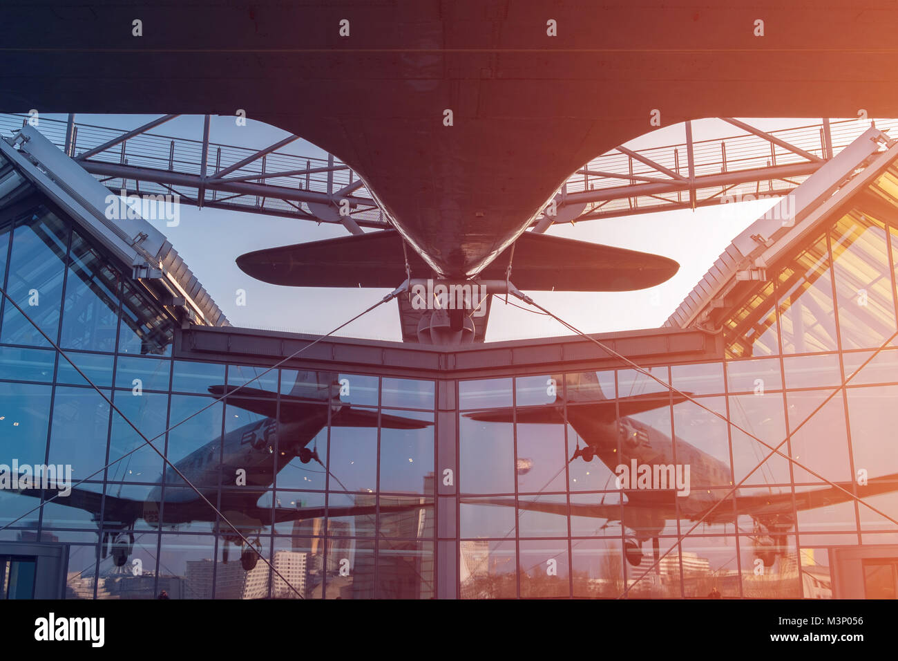 Berlin, Deutschland - Februar, 2018: Flugzeug und das Äußere des Deutschen Technik Museum (Deutsche Technikmuseum Berlin (DTMB)) Stockfoto