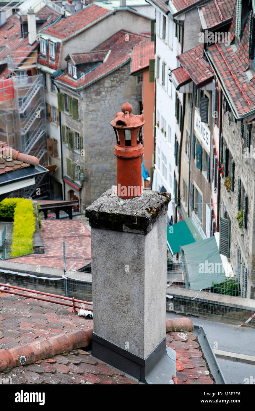 Skizzieren Sie mit Schornstein auf dem alten Dach, Lausanne, Schweiz,  Europa Stockfotografie - Alamy