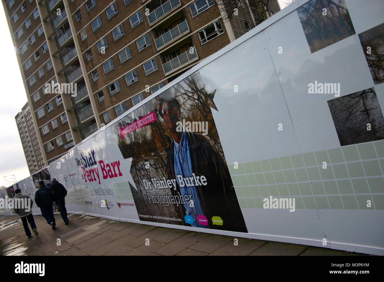 Straße Werbetafeln im Perry Barr Birmingham, UK, in der Nähe der vorgeschlagenen Standort der Commonwealth Games. Stockfoto