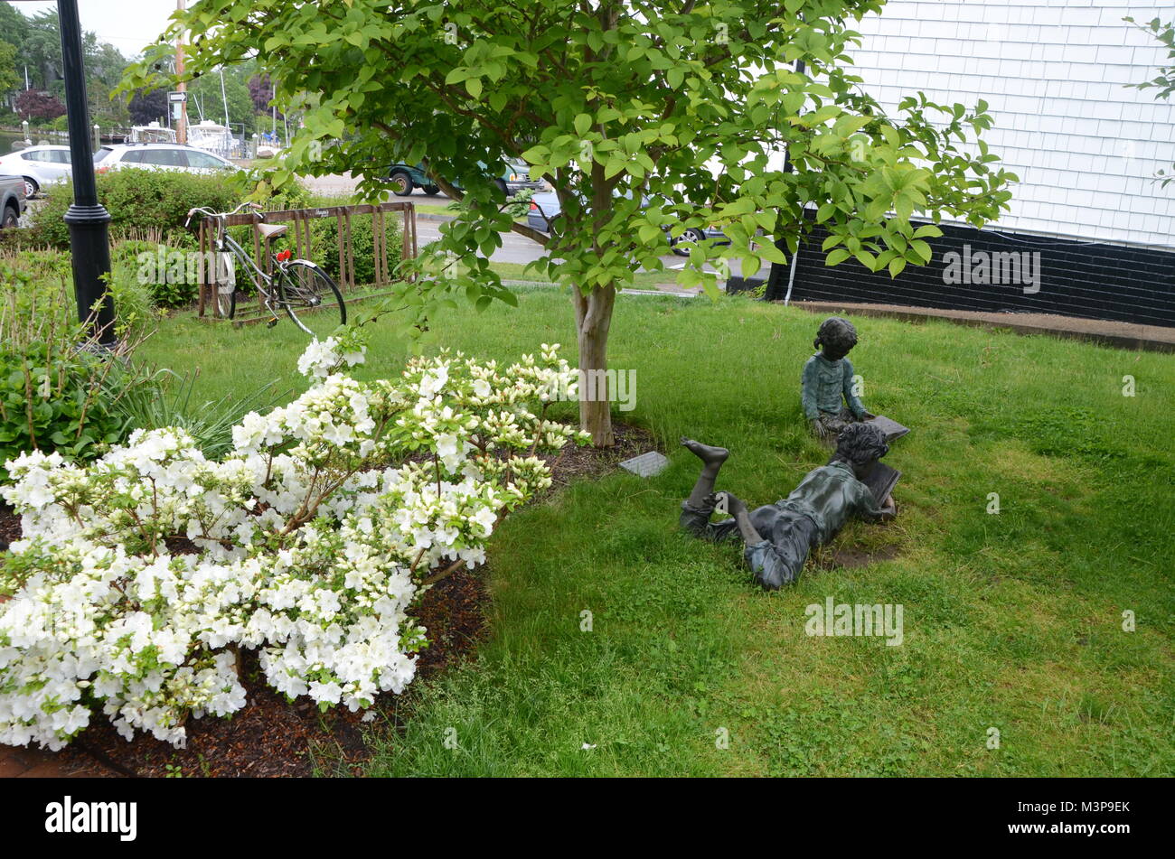 Bronzestatue von lesen Kinder Bibliothek Park wickford North Kingston Rhode Island USA Stockfoto
