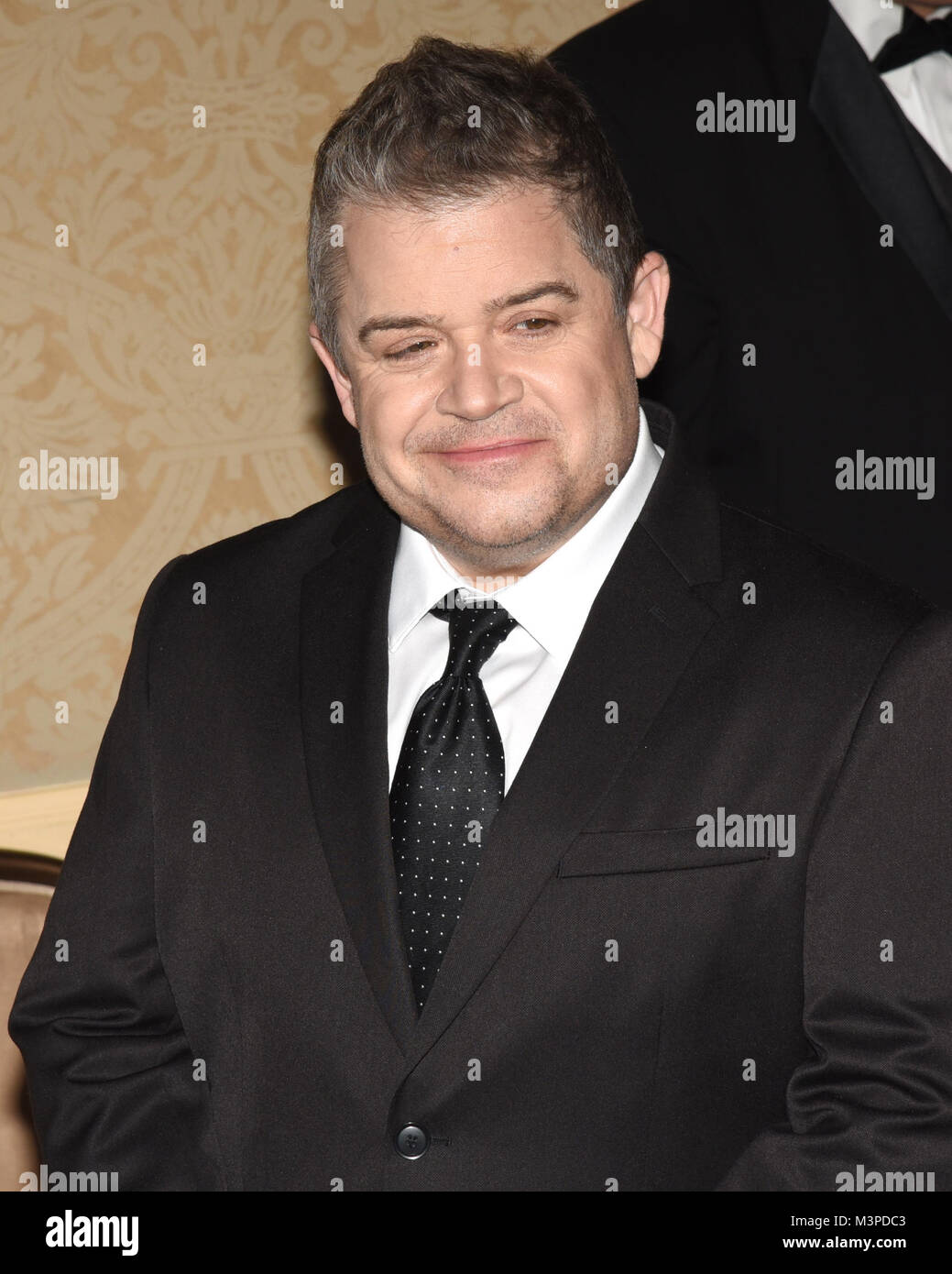 Los Angeles, Kalifornien, USA. 11 Feb, 2018. PATTON OSWALT nimmt die 2018 Writers Guild Awards LOS ANGELES. Credit: Billy Bennight/ZUMA Draht/Alamy leben Nachrichten Stockfoto