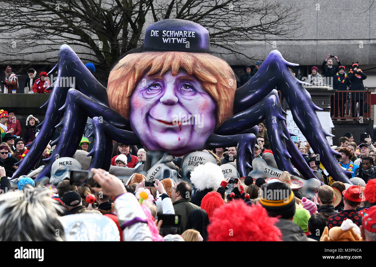 Düsseldorf, Deutschland. 12. Februar, 2018. Karneval, Fasching, Rose Montag  Parade: Deutsche cancelor Angela Merkel als schwarze Witwe auf ein Float  bei der Rose Parade am Montag in Düsseldorf. Credit: UKraft/Alamy leben  Nachrichten