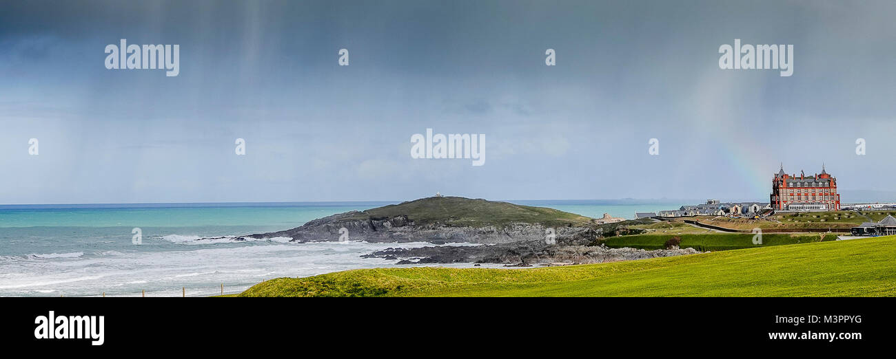 Esplanade Road, Newquay. 12. Februar 2018. Sonnenschein und Duschen über dem Westen Land heute. Fistral Bay in Newquay in Cornwall. Credit: James Jagger/Alamy leben Nachrichten Stockfoto