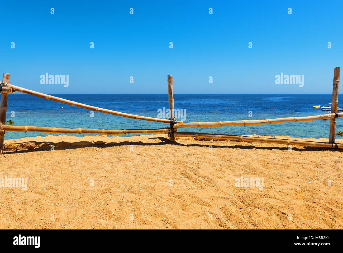 Sandstrand in ägyptischen Hotel am Tag Stockfoto
