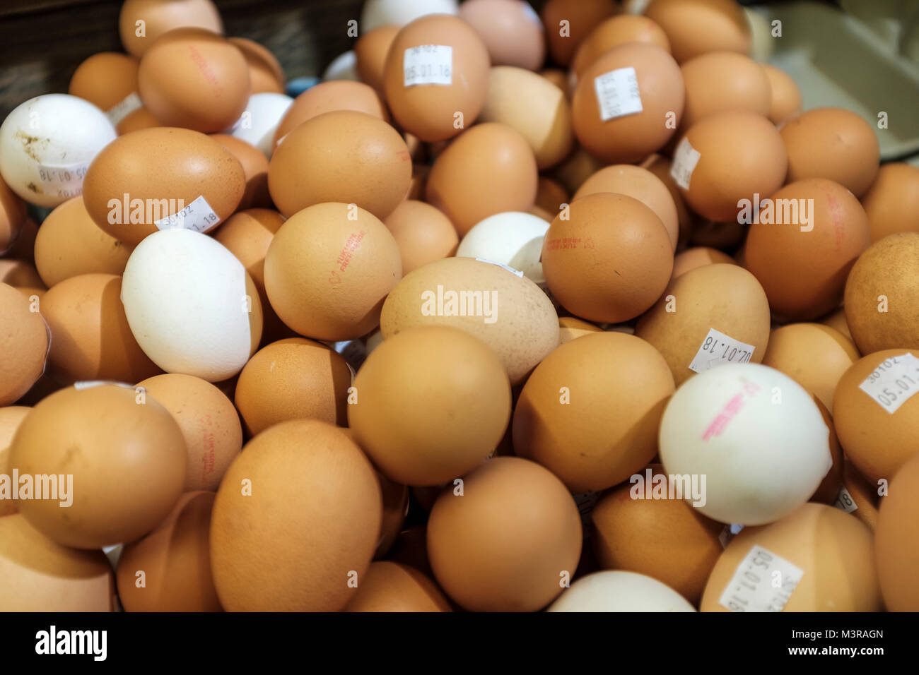 Lose organische Freilandhaltung Eier, die zum Verkauf, Großbritannien Stockfoto