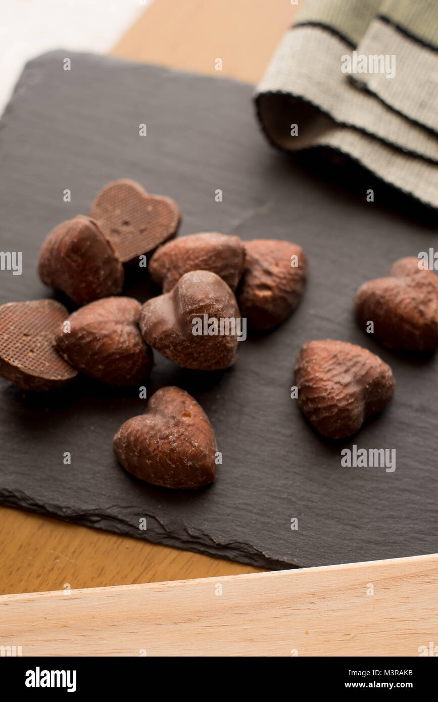 Schokolade cookies Herz Form auf einem Tisch Stockfoto