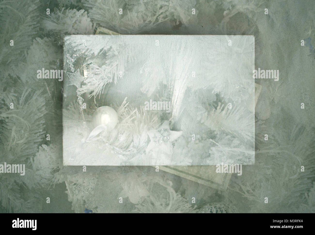 Elegante Weihnachtskarte Hintergrund mit einigen Weihnachtskugeln Stockfoto