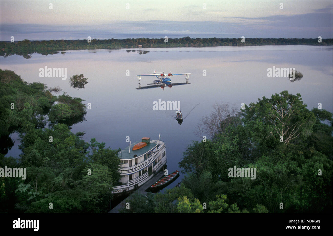 Brasilien. In der Nähe von Manaus. Amazon Basin. Fluss "Rio Negro".  Panoramablick auf Rio Negro mit Catalina PBY-5A flying Boot Stockfotografie  - Alamy