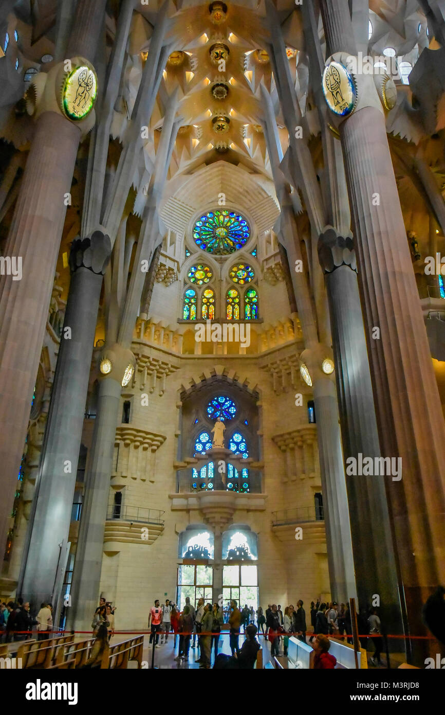 Die Sagrada Familia, die Kathedrale von Barcelona. Der Tempel des Lichts, moderne Symbol. Eine Kathedrale einzigartig in der Welt, ein Ort, den Sie einmal in Ihrem Leben besuchen muss. Stockfoto