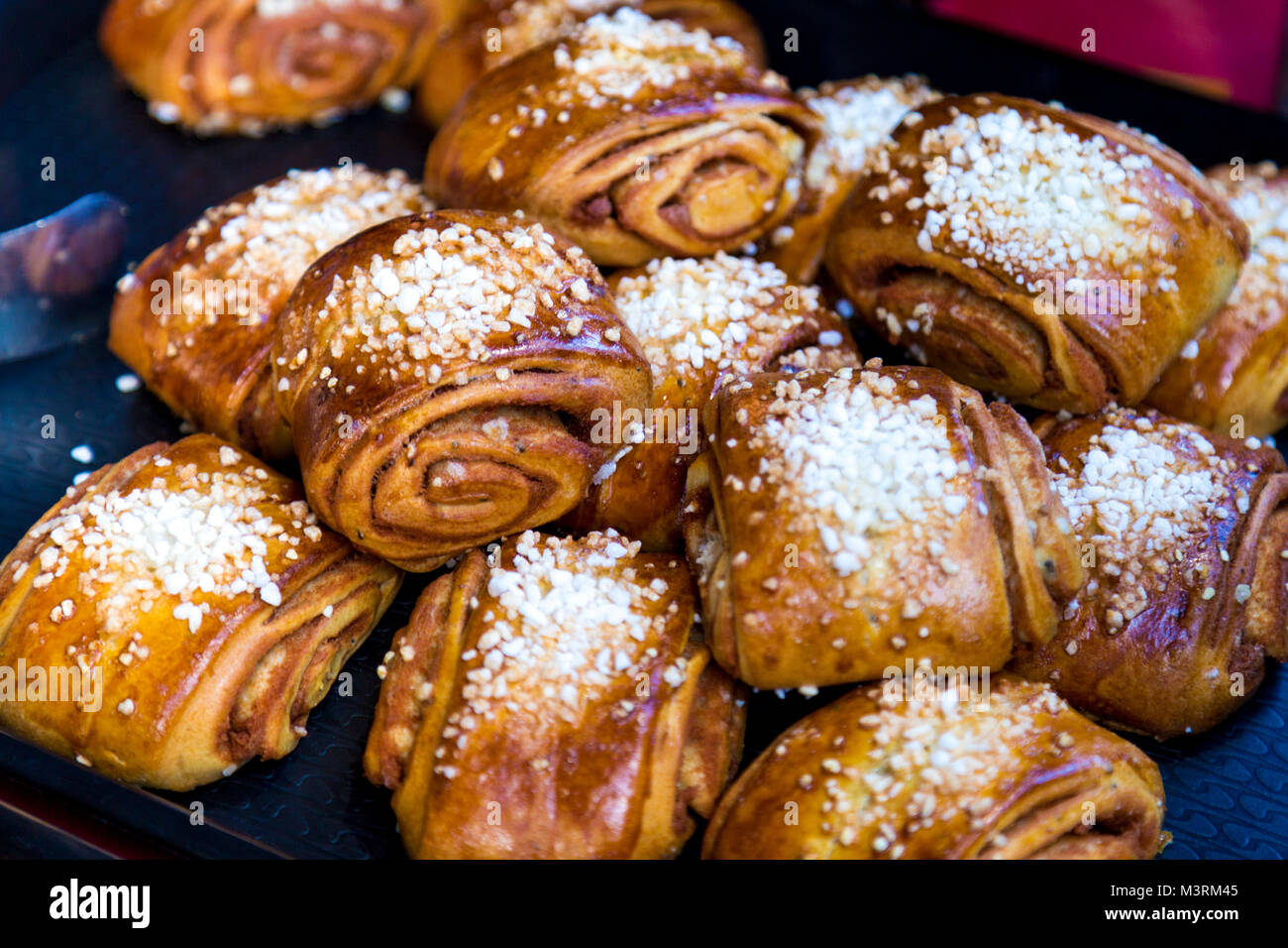 Zimtschnecken (Lanelbullar) an den skandinavischen Weihnachtsmarkt in Rotherhithe, London, UK Stockfoto