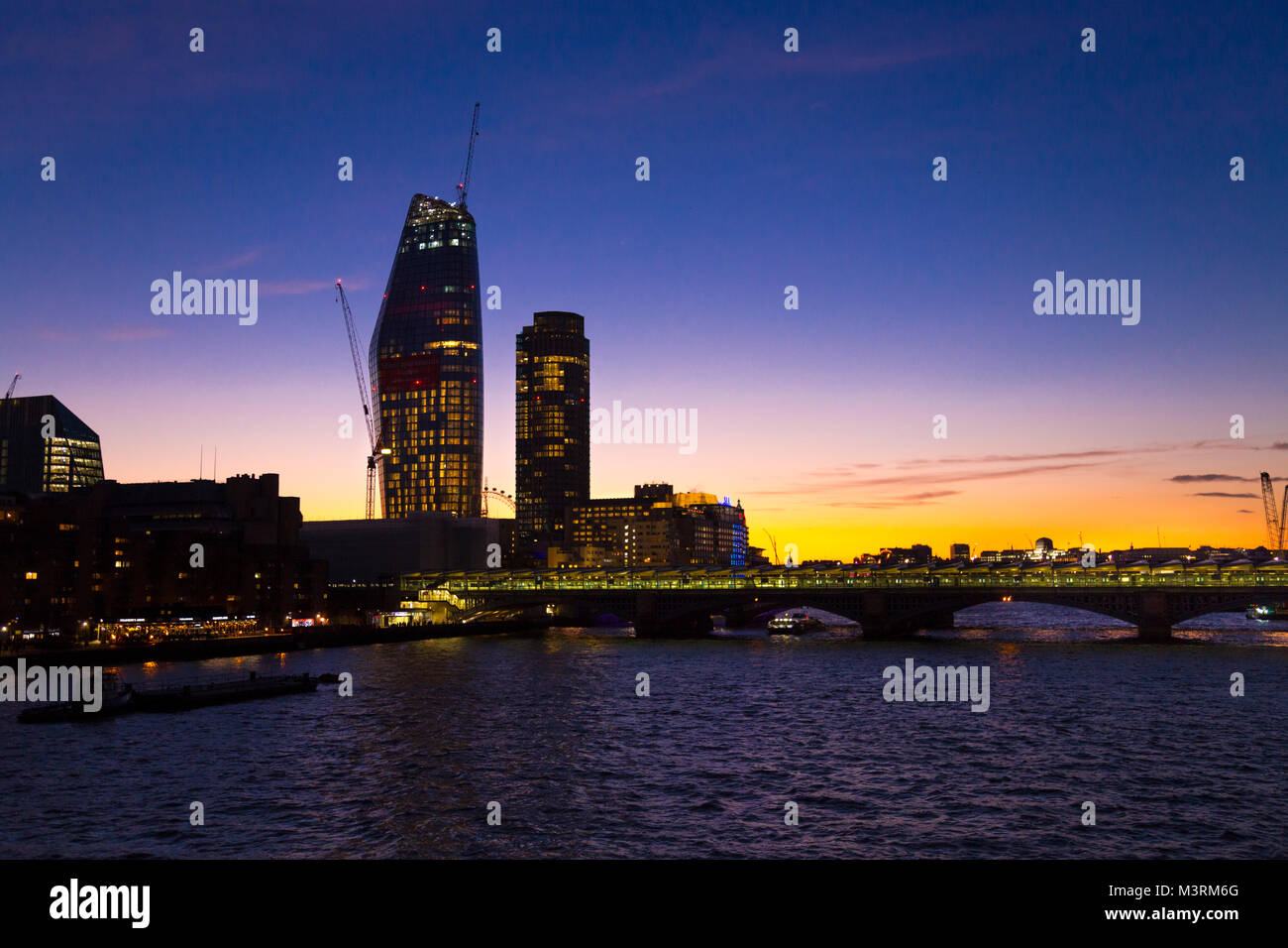 Eine Blackfriars Turm Entwicklung im Bau bei Sonnenuntergang, Skyline von London, London, Großbritannien Stockfoto