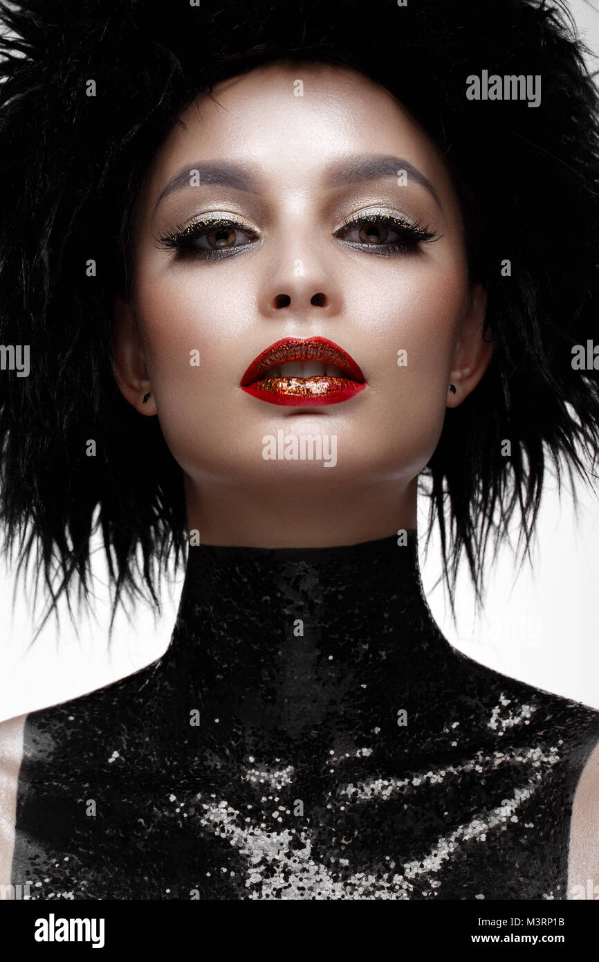 Schöne Mode Frau mit kreativen Make-up und schwarze Perücke. Schönheit Gesicht. Stockfoto
