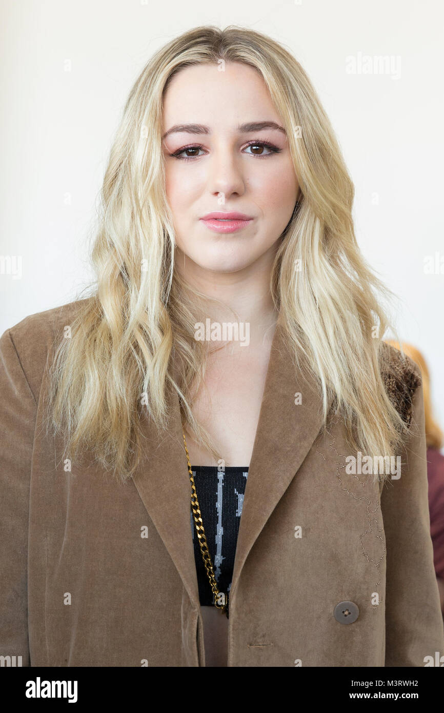 New York, Vereinigte Staaten. 08 Feb, 2018. Chloe Lukasiak besucht Landebahn für Mittag von Noor Sammlung während der New York Fashion Week Herbst/Winter 2018 Frühjahr Studios Credit: Lev Radin/Pacific Press/Alamy leben Nachrichten Stockfoto