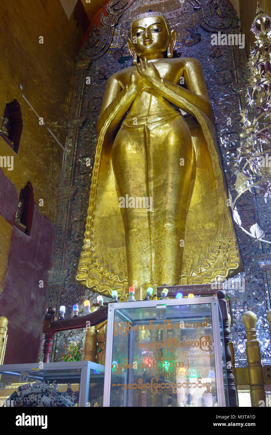 Bagan: Ananda Tempel, stehend Buddha - Kakusandha - mit Blick nach Norden, Region, Mandalay, Myanmar (Birma) Stockfoto