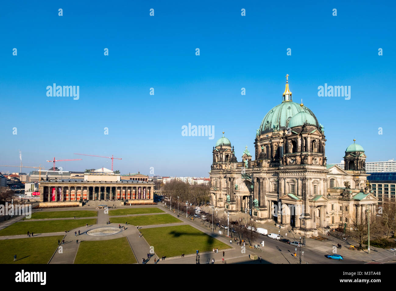 Blick auf den Berliner Dom, Berliner Dom, Altes Museum am Lustgarten auf der Museumsinsel (Museumsinsel) in Mitte, Berlin, Deutschland Stockfoto