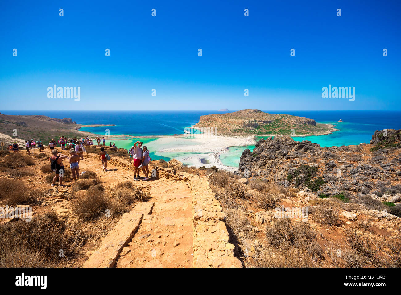 Tolle Aussicht auf die Lagune von Balos mit magischen türkisfarbene Wasser, Lagunen, tropische Strände mit weißem Sand und Insel Gramvousa auf Kreta, Griechenland Stockfoto