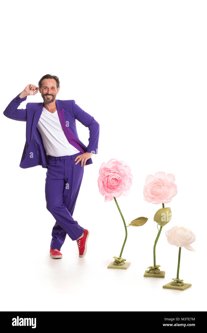 Netter Mann mit Blumen Stockfoto