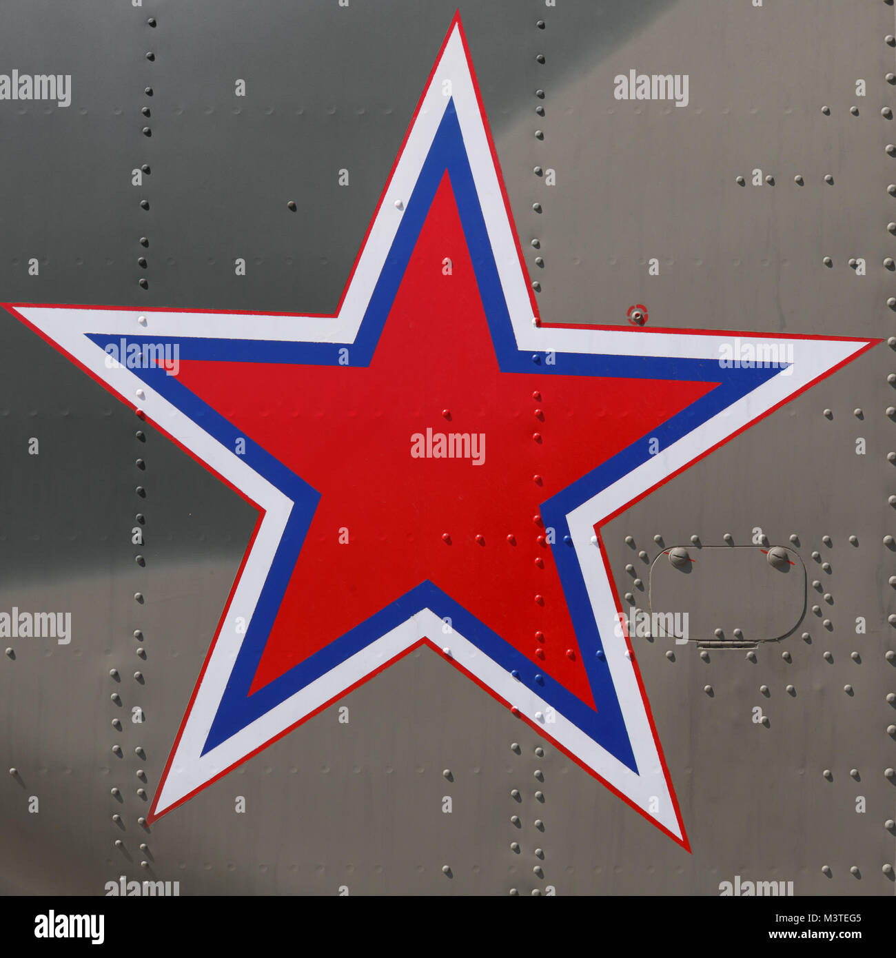 Fünfzackigen Stern als Wahrzeichen der modernen russischen Armee an Bord ein Militärhubschrauber Stockfoto