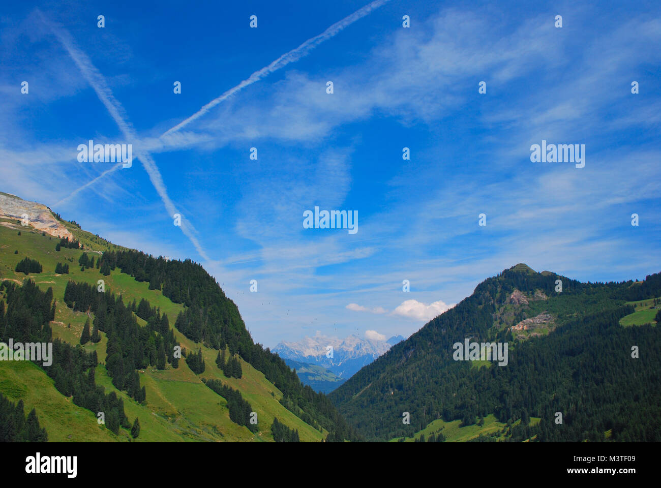 Schöne Aussicht beim Wandern in den Bergen Stockfoto