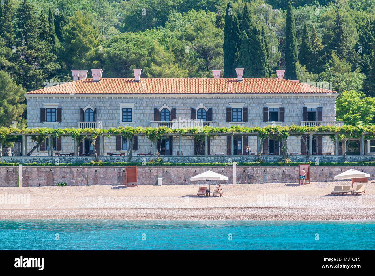 pix Villa Montenegro https www alamy de stockfoto queens strand vor der villa milocer aman sveti stefan luxus hotel in przno montenegro 174487089 html