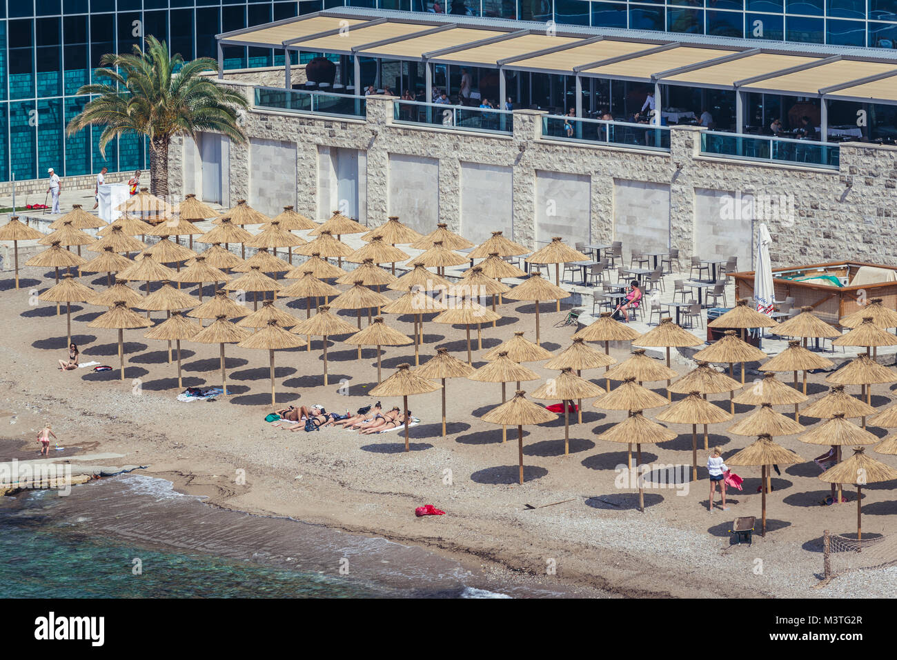 Strand von Avala Hotel in der Nähe der Altstadt von Budva Stadt an der Adria Küste in Montenegro Stockfoto