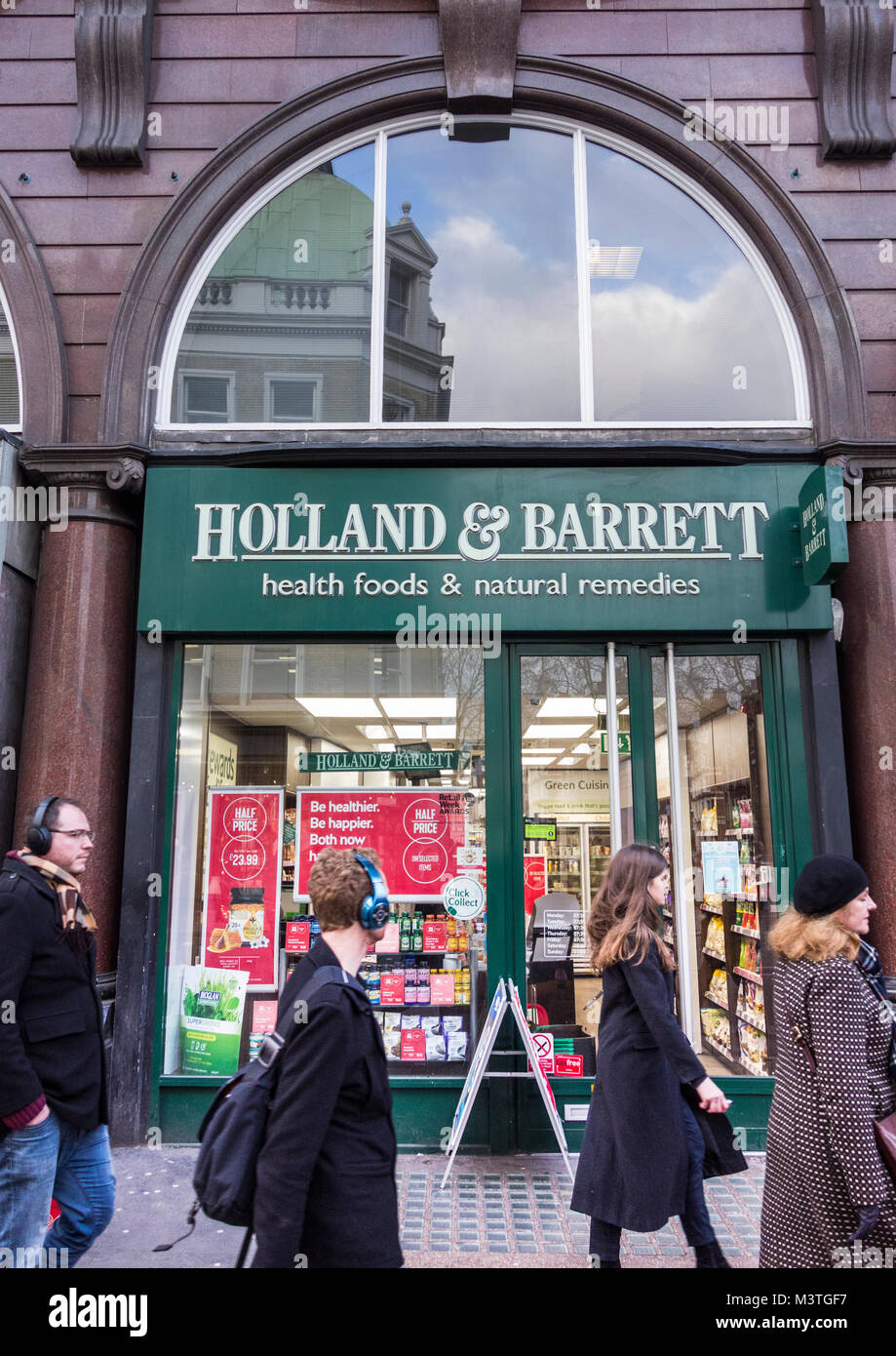 Holland und Barrett, Tottenham Court Road, London, UK Stockfoto