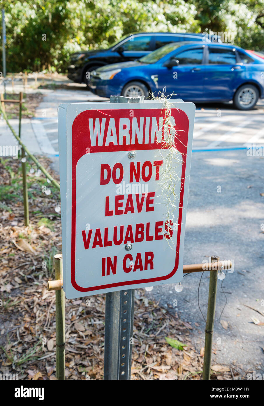 Anmelden Warnung vor Verlassen Wertsachen im Auto oder Fahrzeug wegen Diebstahls. Stockfoto