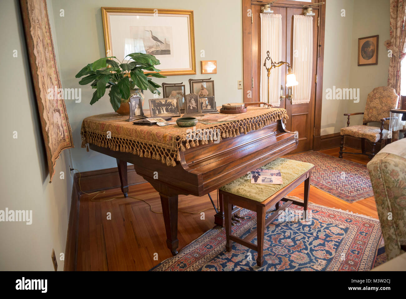 Die Thomas Center ist eine ehemalige Residenz, die jetzt von der Stadt Gainesville, Florida gehört, und ist mediterrane Revival-Stil Architektur. Stockfoto