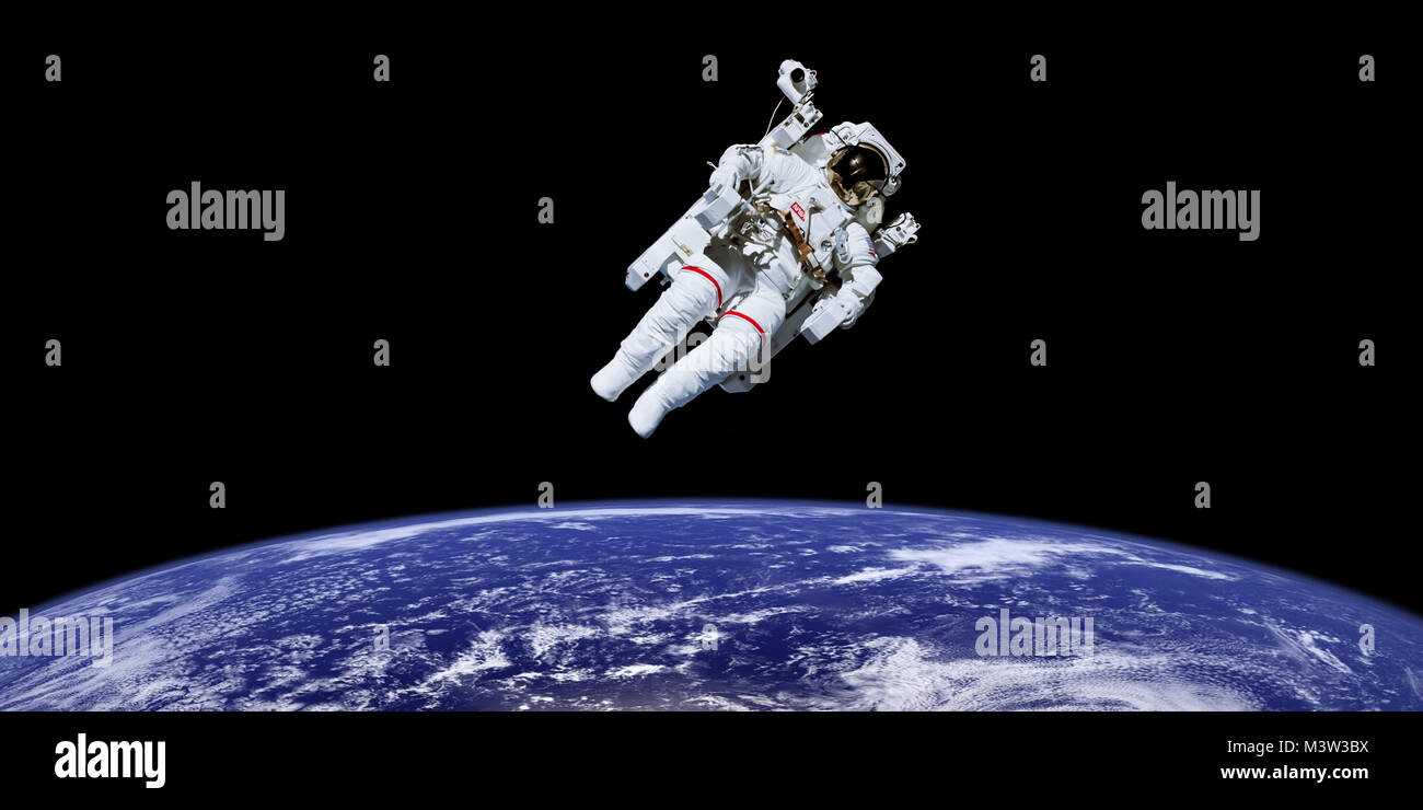 Astronaut im Weltraum über den Planeten Erde. Elemente dieses Bild von der NASA eingerichtet Stockfoto