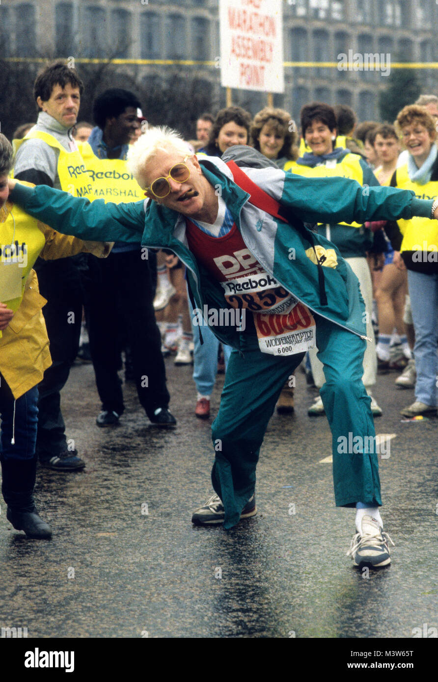 Jimmy Savile bei Wolverhampton Marathon 1987 Stockfoto