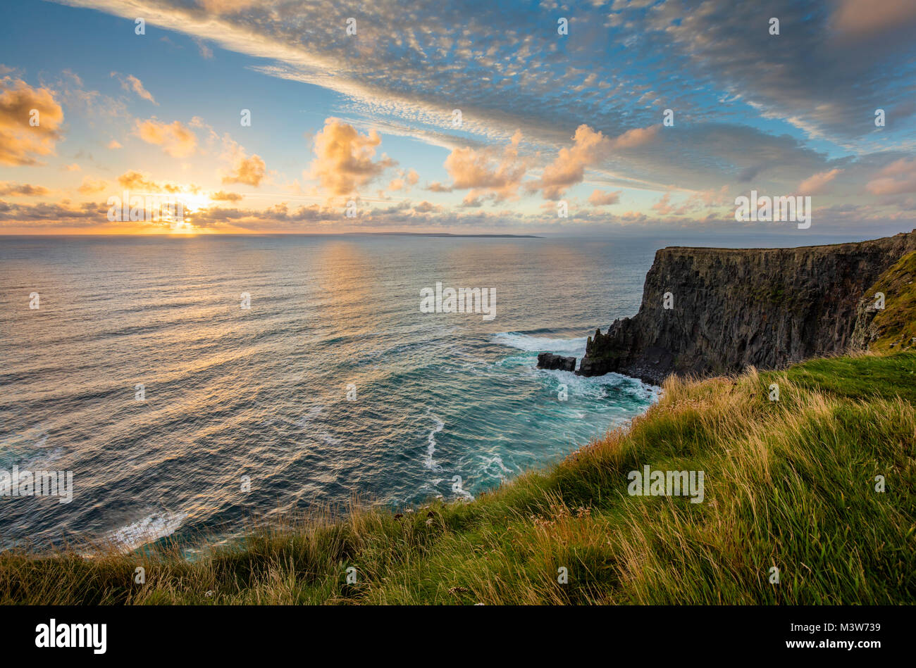 Abend an den Klippen von Moher, County Clare, Irland. Stockfoto