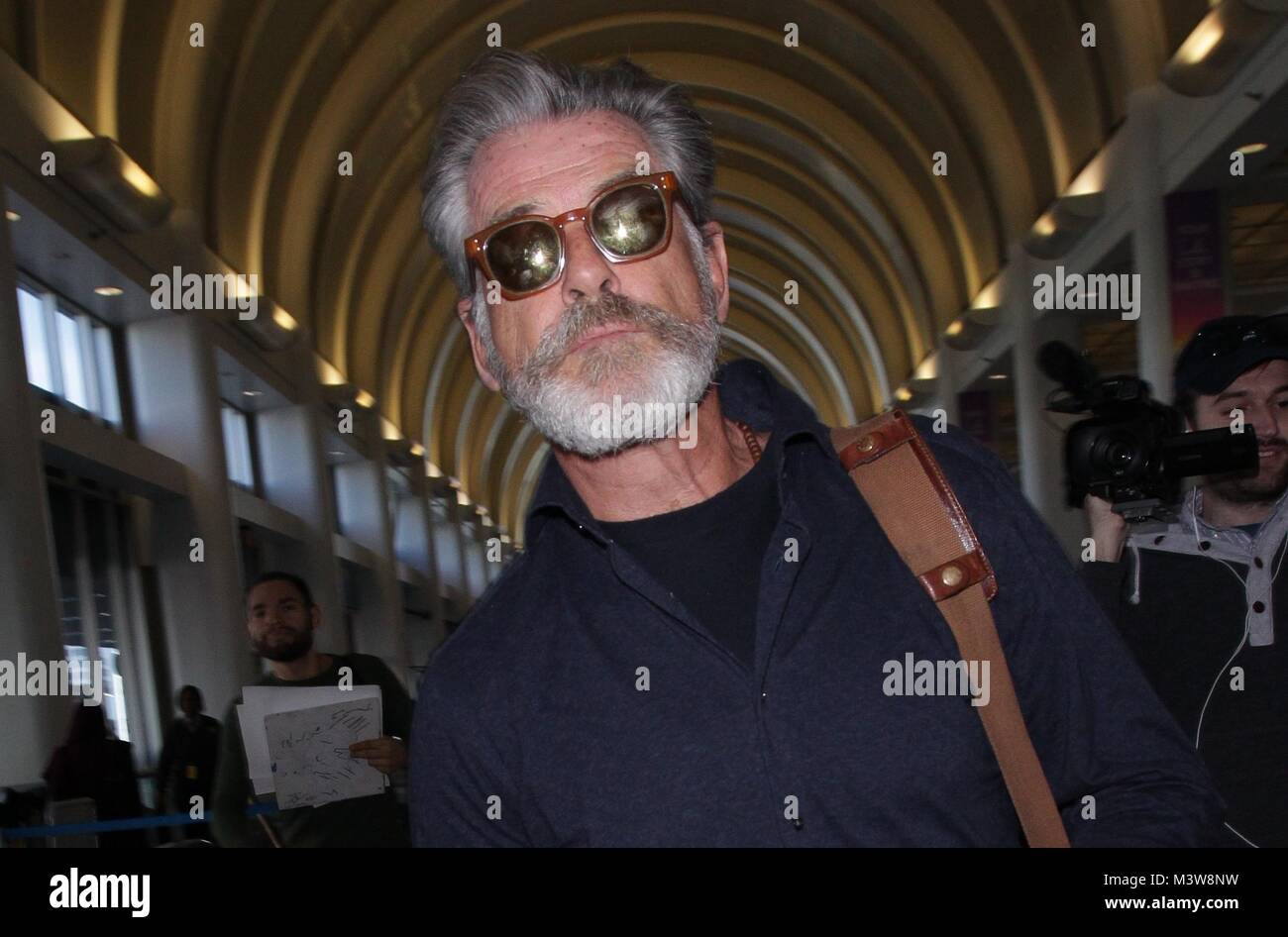 Pierce Brosnan fährt vom Flughafen aus Mit: Pierce Brosnan, Wo: Los Angeles, Kalifornien, Vereinigte Staaten, wenn: 12 Jan 2018 Credit: WENN.com Stockfoto