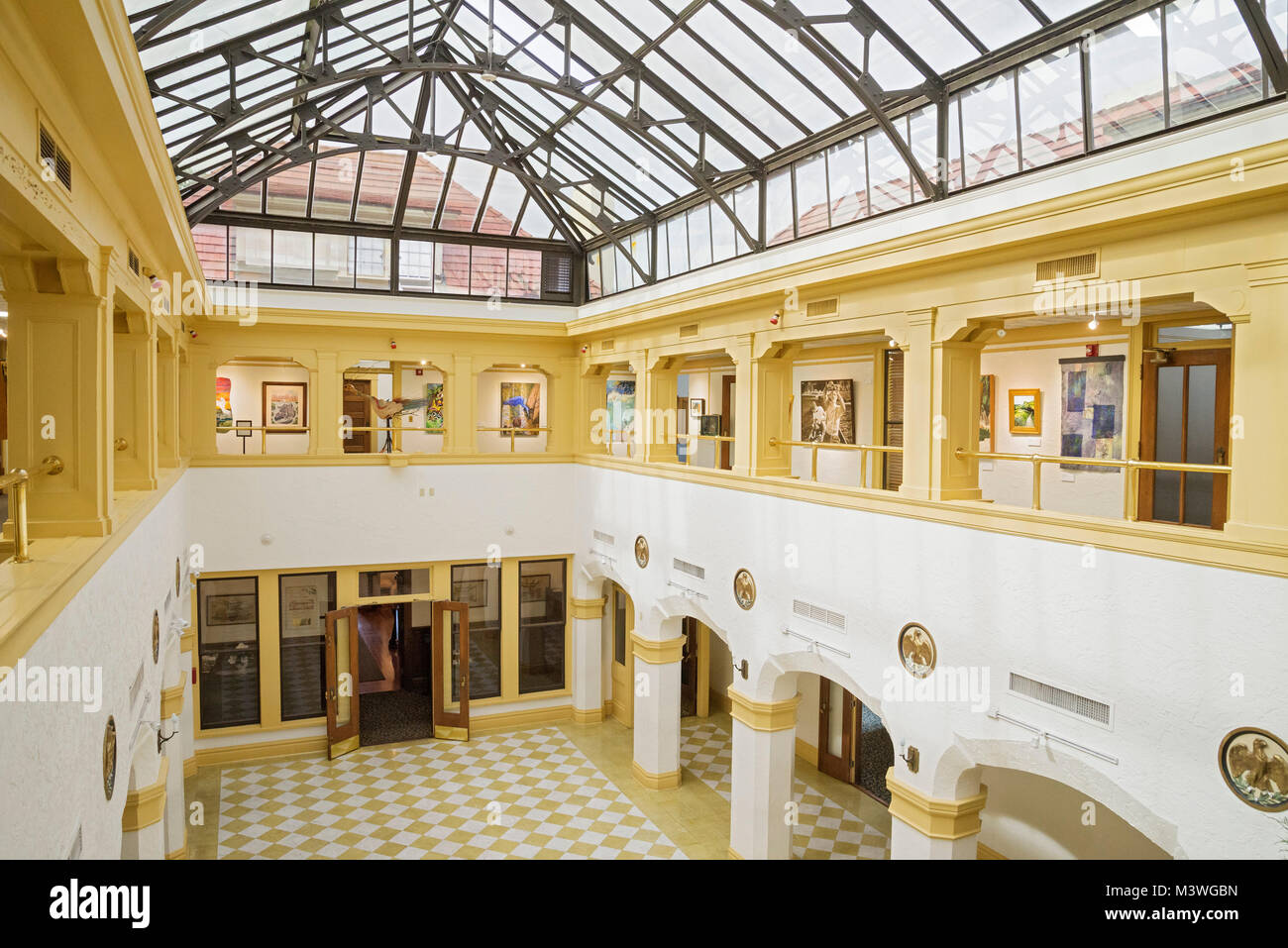 Die Thomas Center ist eine ehemalige Residenz, die jetzt von der Stadt Gainesville, Florida gehört, und ist mediterrane Revival-Stil Architektur. Stockfoto