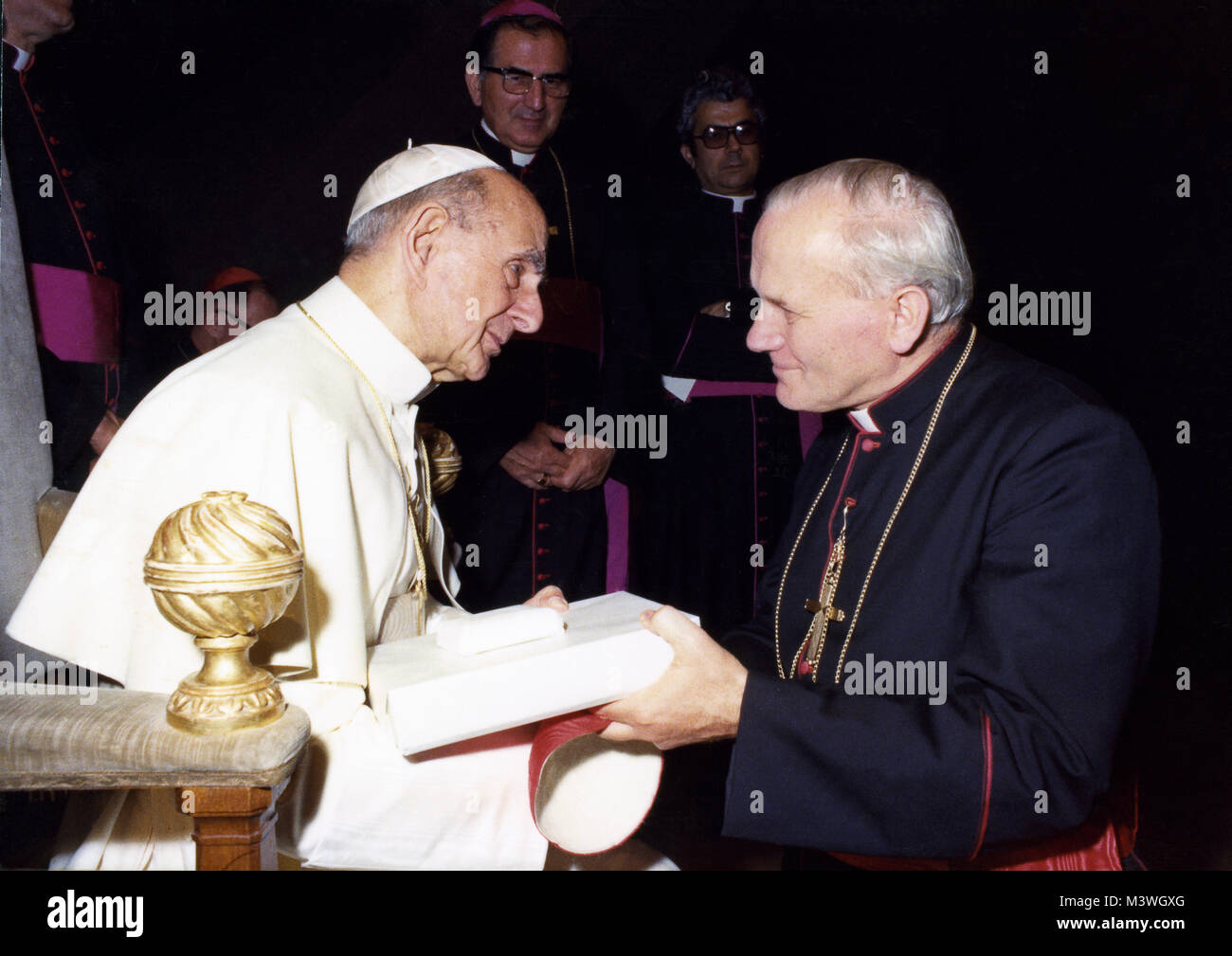 Kardinal Wojtyla und Papst Paul VI. im Jahr 1977 Stockfoto