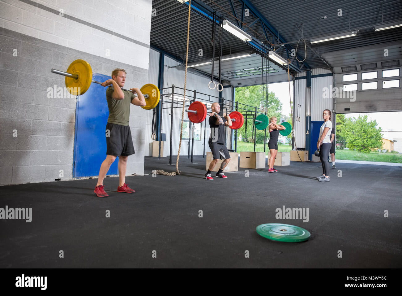 Training-Team-Training im Fitness-center Stockfoto