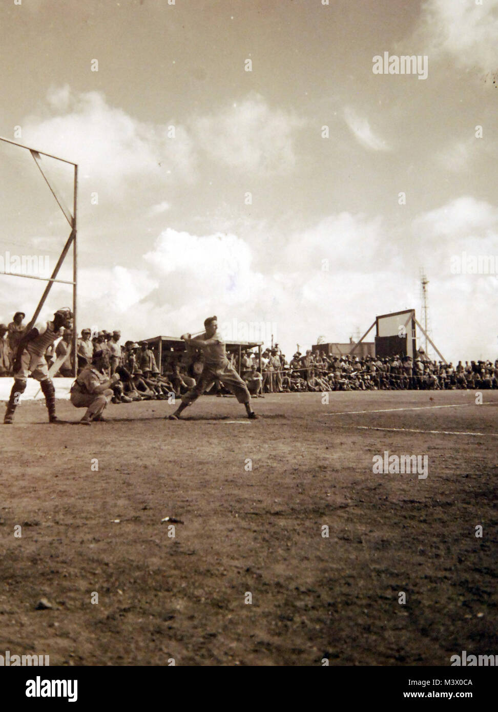 80-G--316405: Naval Air Base, Roi-Namur Insel, 23. November 1944. "All Star Baseball Spiel" gehalten auf der Insel. Offizielle U.S. Navy Foto, jetzt in den Sammlungen der National Archives. (2018/01/31). 80-G--316405 40008536021 o Stockfoto