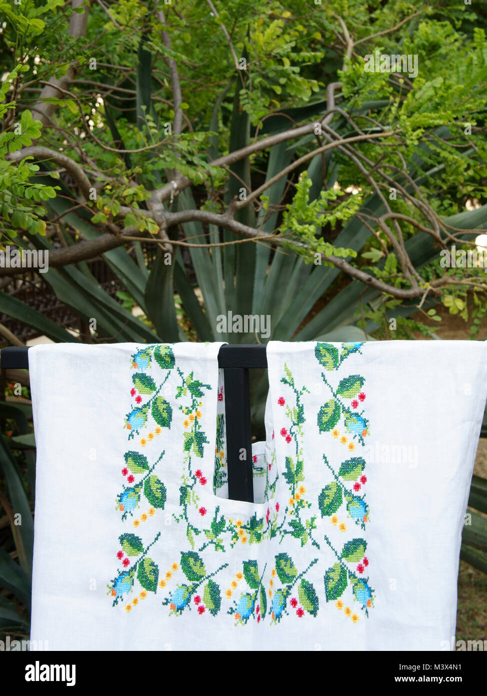 Traditionelles besticktes huipil Fotos und Bildmaterial in hoher