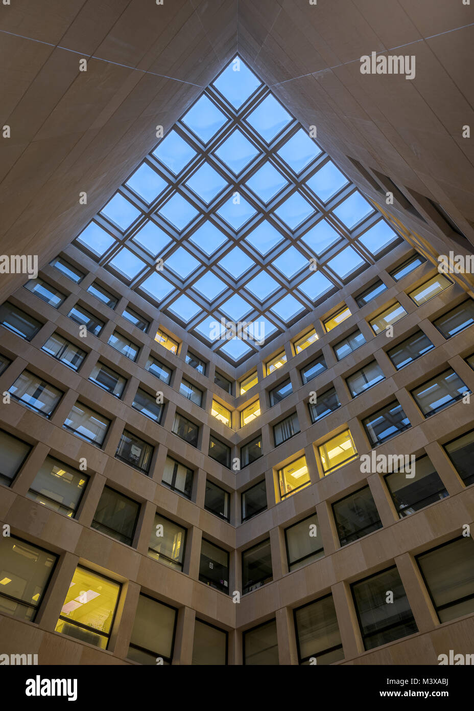 Abstrakte Sicht der Center Court atriumof die Psychologie Gebäude an der Universität von Illinois in Urbana-Champaign Stockfoto