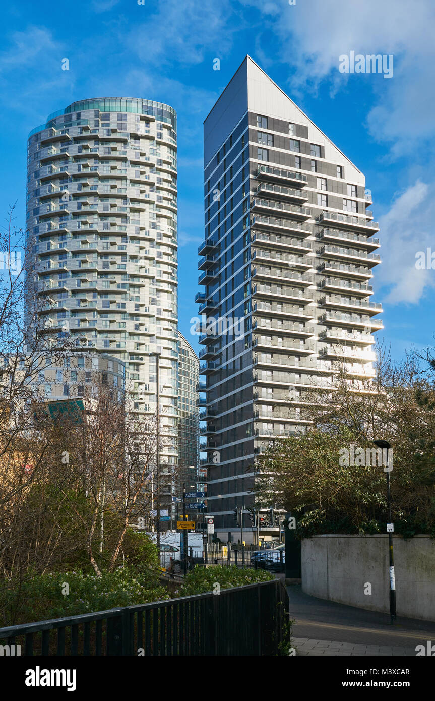 Die neue Streamlight Turm und McQueen Apartment Gebäuden, in Pappel, East London, Großbritannien Stockfoto