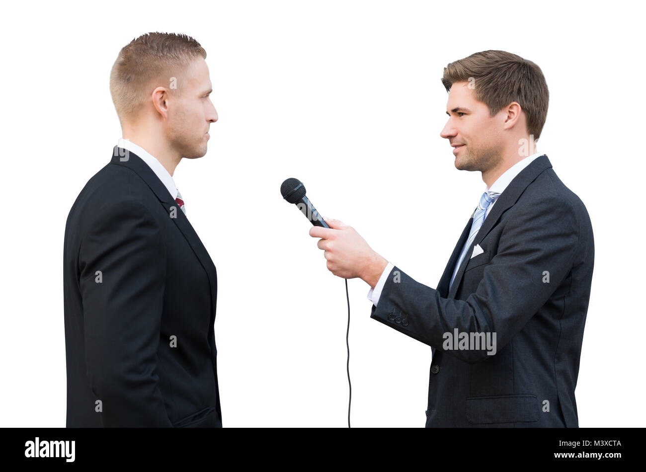 Nachrichten Reporter Fragen junge Unternehmer auf weißem Hintergrund Stockfoto