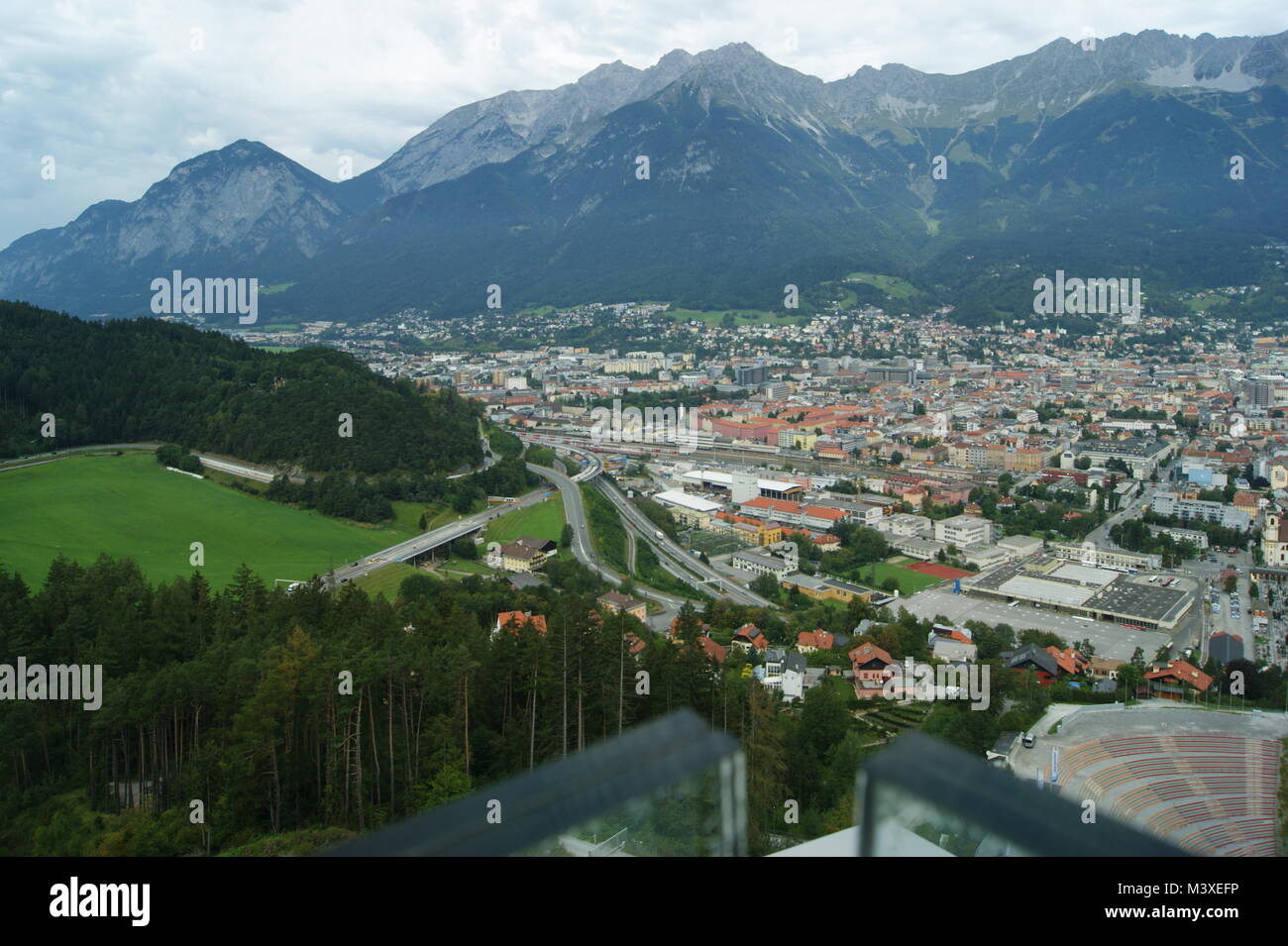 Die Stadt Innsbruck von der Bergisel Schanze Stockfoto