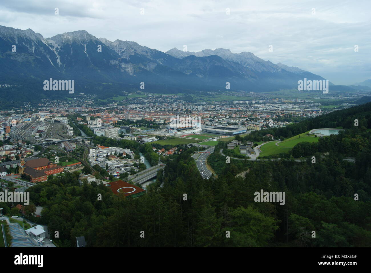 Die Stadt Innsbruck von der Bergisel Schanze Stockfoto