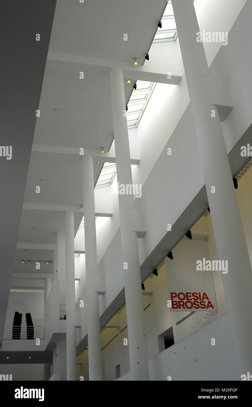 Ansicht des insifde bauen Richard Meier, Architekt des MACBA Museum für Zeitgenössische Kunst von Barcelona, der Raval dstrict. An der Plaça del Engel, Barcelona. Stockfoto