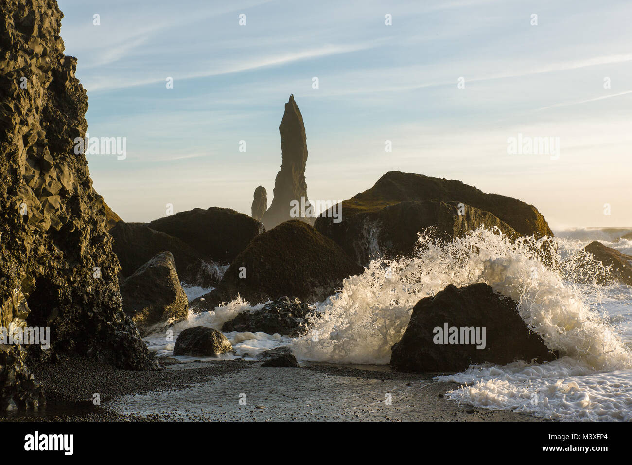 Strand Reynisfjara in der Nähe des Dorfes Vik an der Südküste Islands Stockfoto