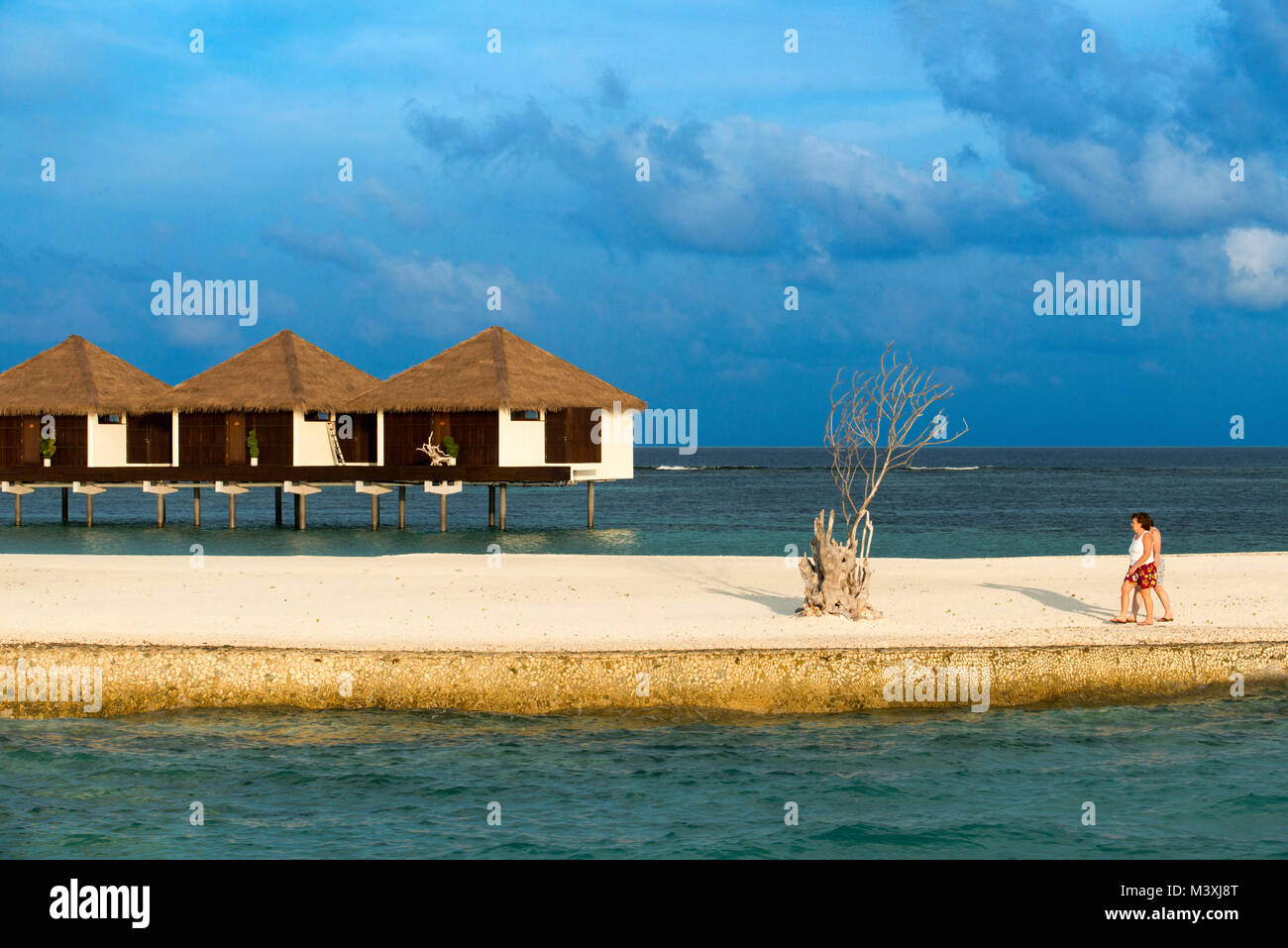 Luxus Bungalows Villen in der Residenz Hotel und Resort, Gaafu Alifu Atoll. Malediven Inseln. Stockfoto