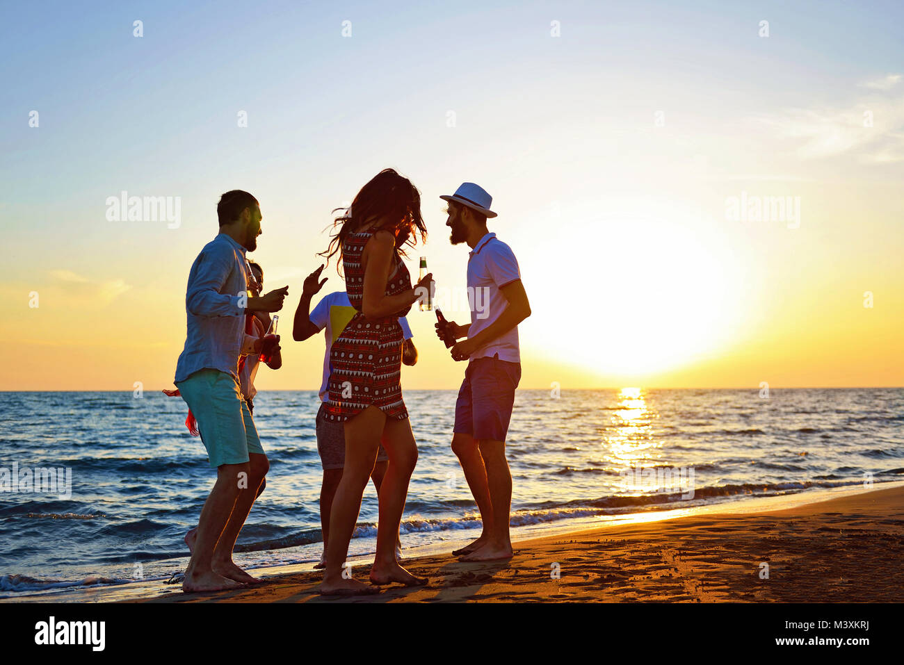 Leute feiern Beach Party Sommer Urlaub Urlaub Konzept Stockfoto