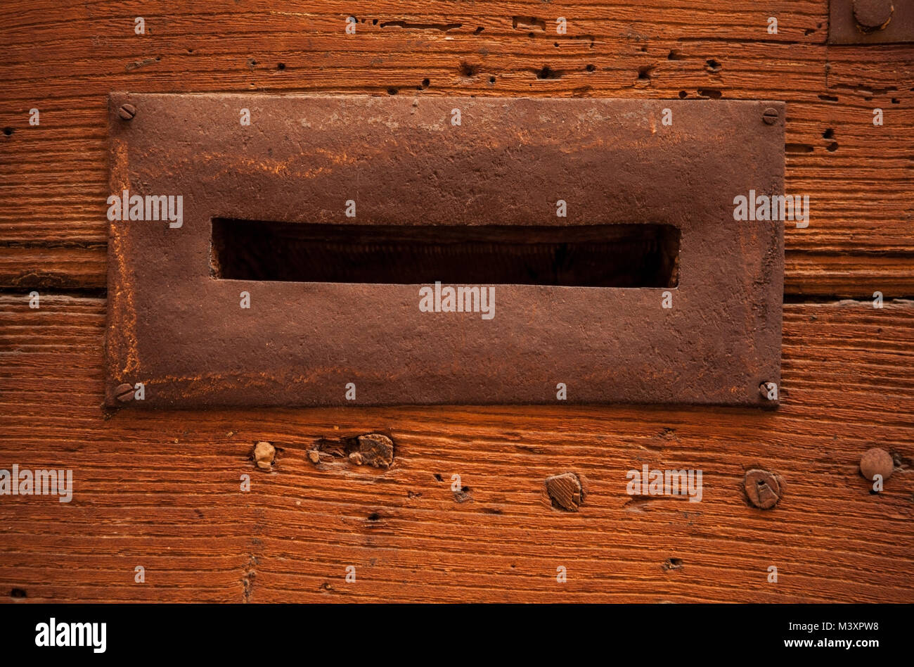 Close-up Details eines antiken Bohrung für Mail auf die Tür. Rom, Italien. Stockfoto